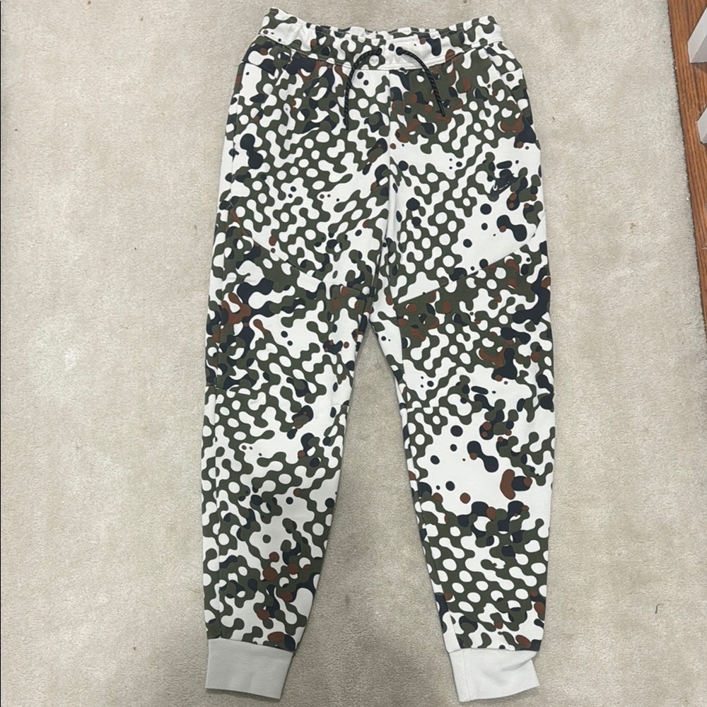 Nike sportswear tech digi Camouflage fleece Jogger Pants men’s Small EUC - Picture 1 of 13